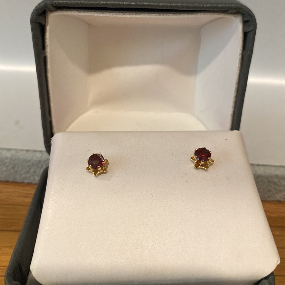 Beautiful Red Ruby Stud Earrings. - image 2